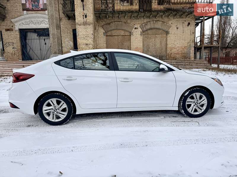 Седан Hyundai Elantra 2018 в Киеве