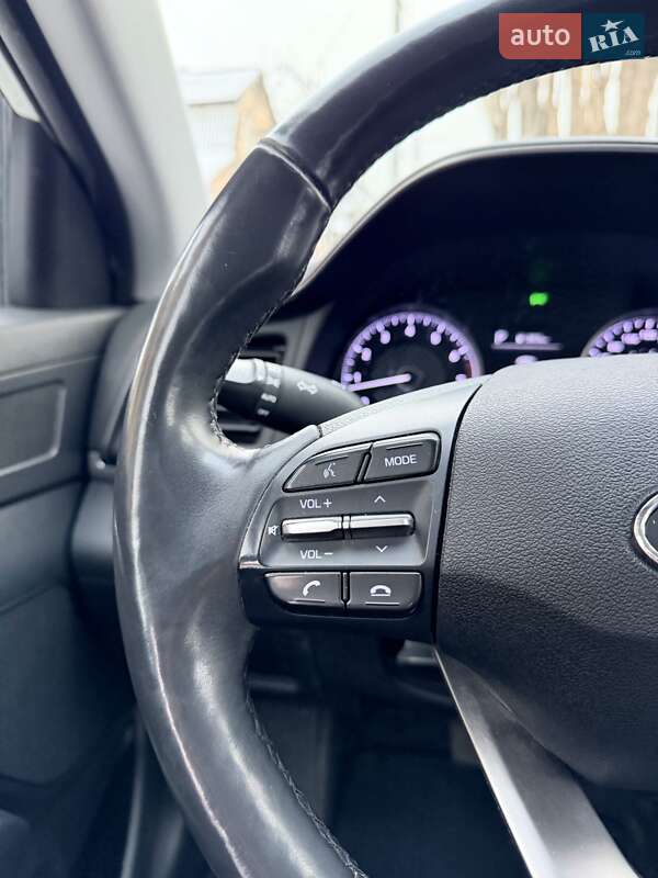 Седан Hyundai Elantra 2018 в Киеве