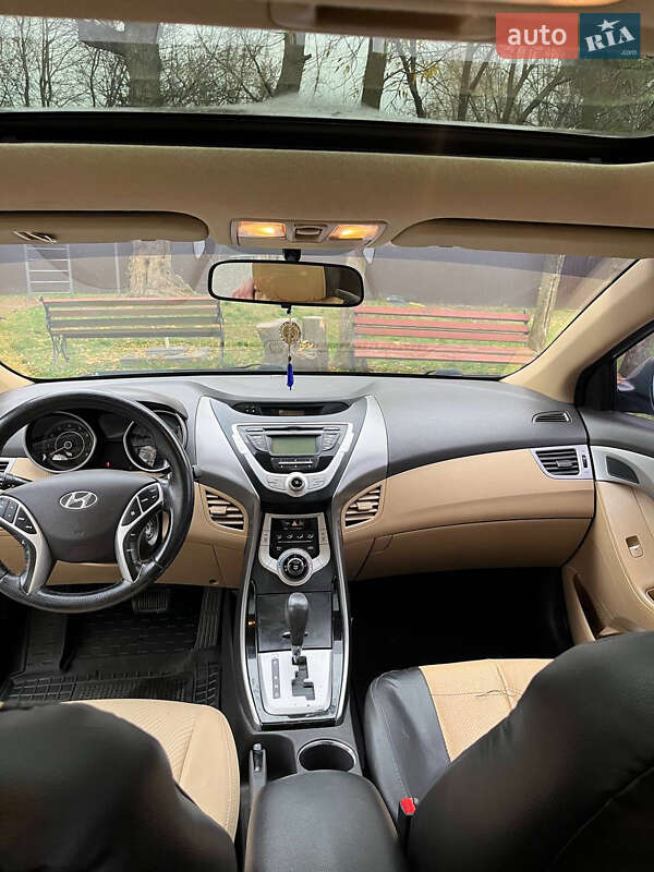 Седан Hyundai Elantra 2011 в Броварах
