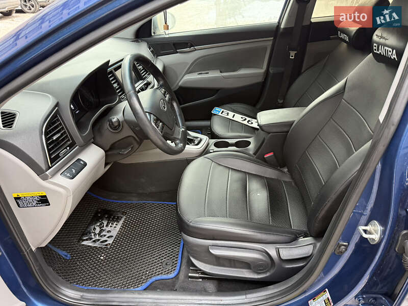 Седан Hyundai Elantra 2017 в Ирпене