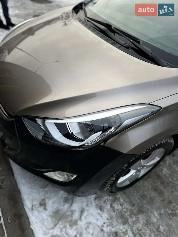 Седан Hyundai Elantra 2012 в Киеве