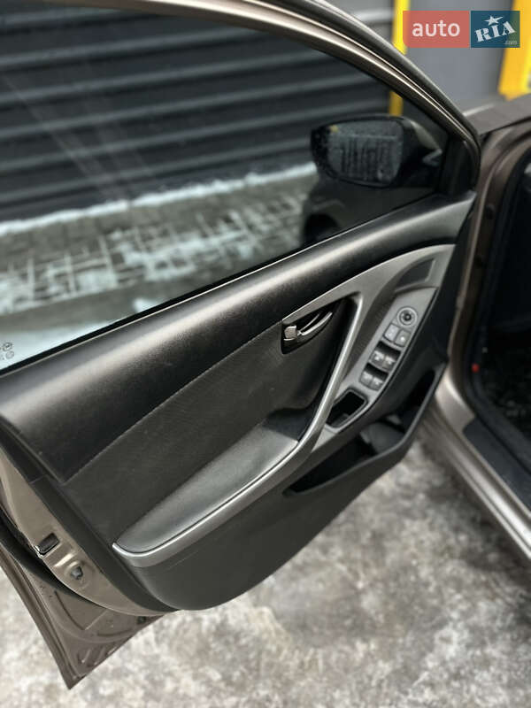 Седан Hyundai Elantra 2012 в Киеве