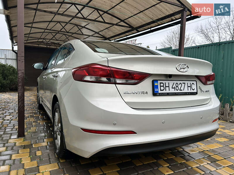Седан Hyundai Elantra 2016 в Одессе