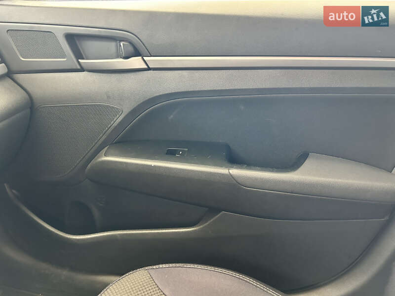 Седан Hyundai Elantra 2016 в Одессе