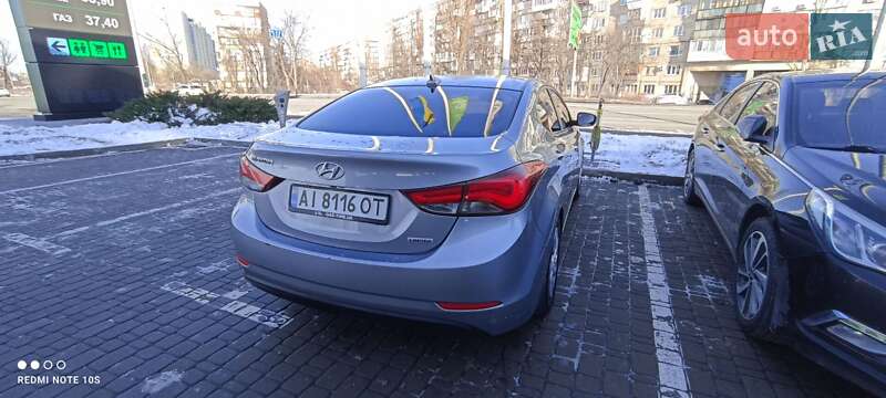 Седан Hyundai Elantra 2015 в Киеве