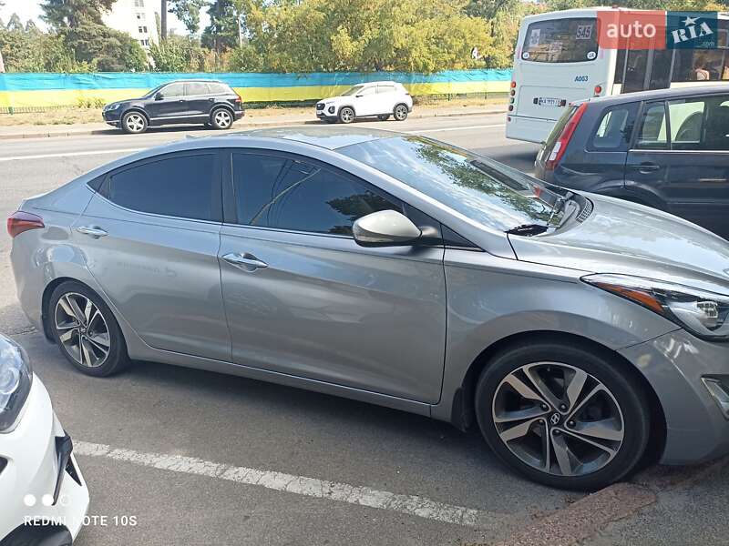 Седан Hyundai Elantra 2015 в Киеве