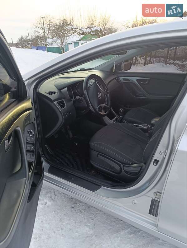Седан Hyundai Elantra 2011 в Семенівці