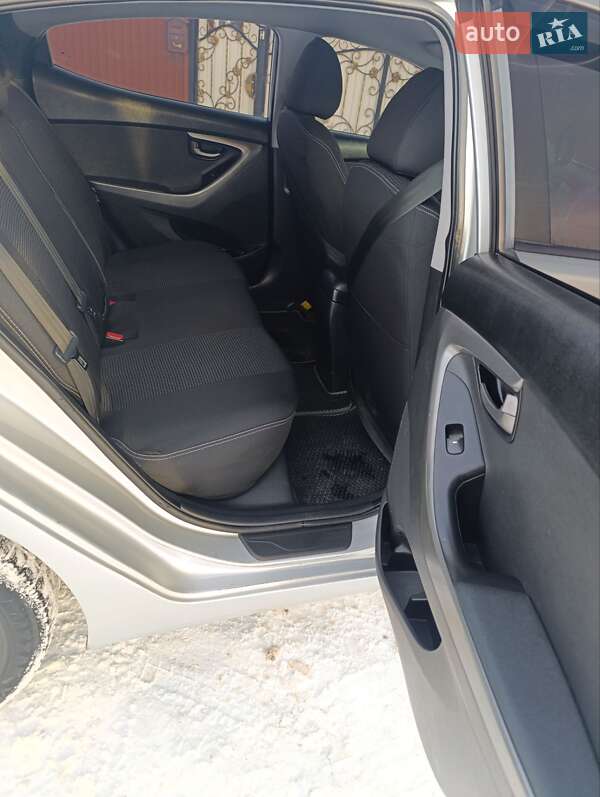 Седан Hyundai Elantra 2011 в Семенівці