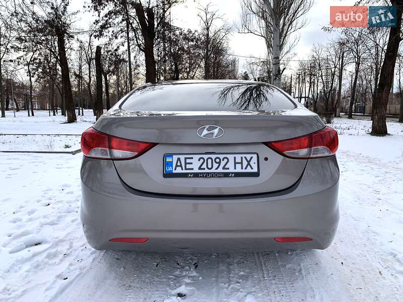 Седан Hyundai Elantra 2013 в Кривом Роге