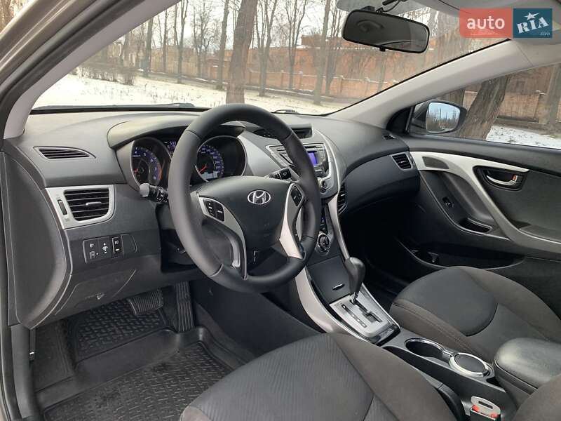 Седан Hyundai Elantra 2013 в Кривом Роге