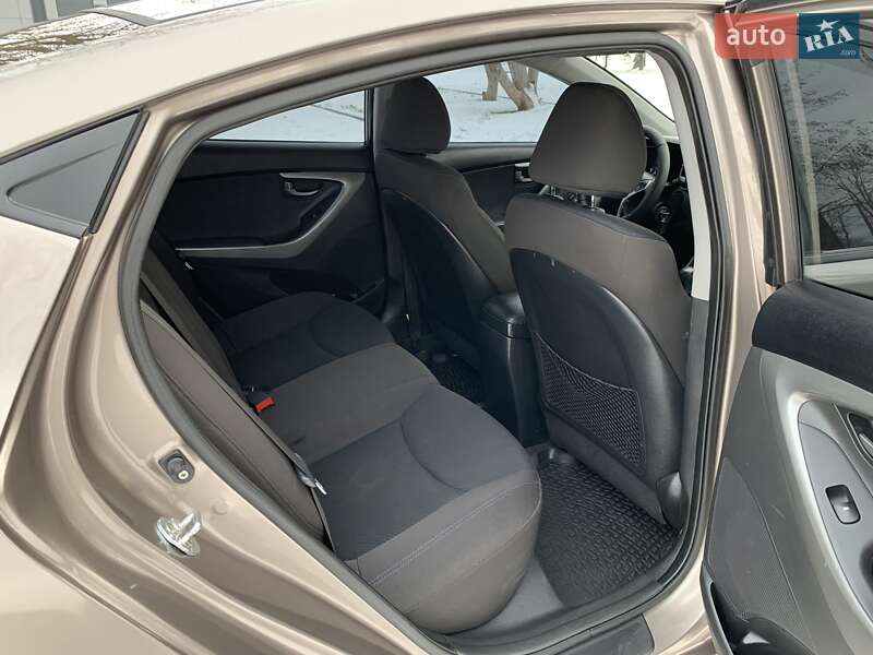 Седан Hyundai Elantra 2013 в Кривом Роге