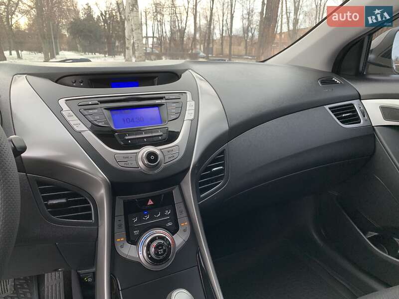 Седан Hyundai Elantra 2013 в Кривом Роге