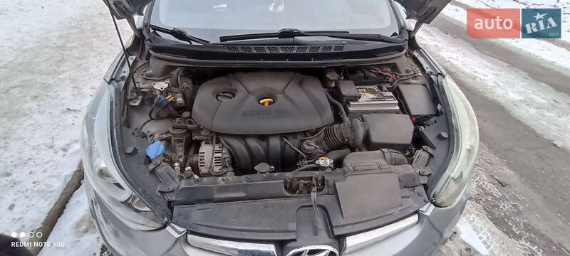Седан Hyundai Elantra 2015 в Киеве