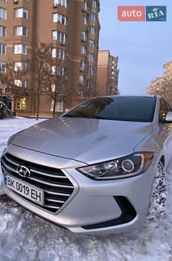 Седан Hyundai Elantra 2016 в Києві
