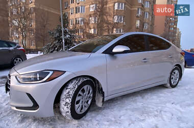 Седан Hyundai Elantra 2016 в Киеве