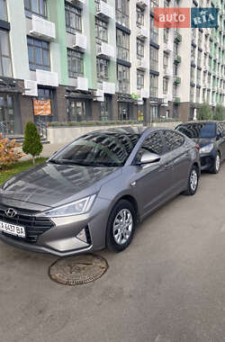 Седан Hyundai Elantra 2020 в Киеве
