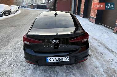 Седан Hyundai Elantra 2018 в Києві