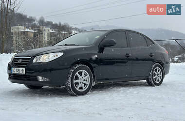 Седан Hyundai Elantra 2008 в Сваляве