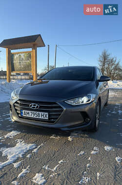 Седан Hyundai Elantra 2016 в Звягелі