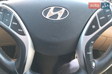 Седан Hyundai Elantra 2012 в Киеве