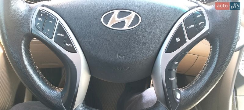 Седан Hyundai Elantra 2012 в Киеве
