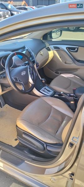 Седан Hyundai Elantra 2012 в Киеве