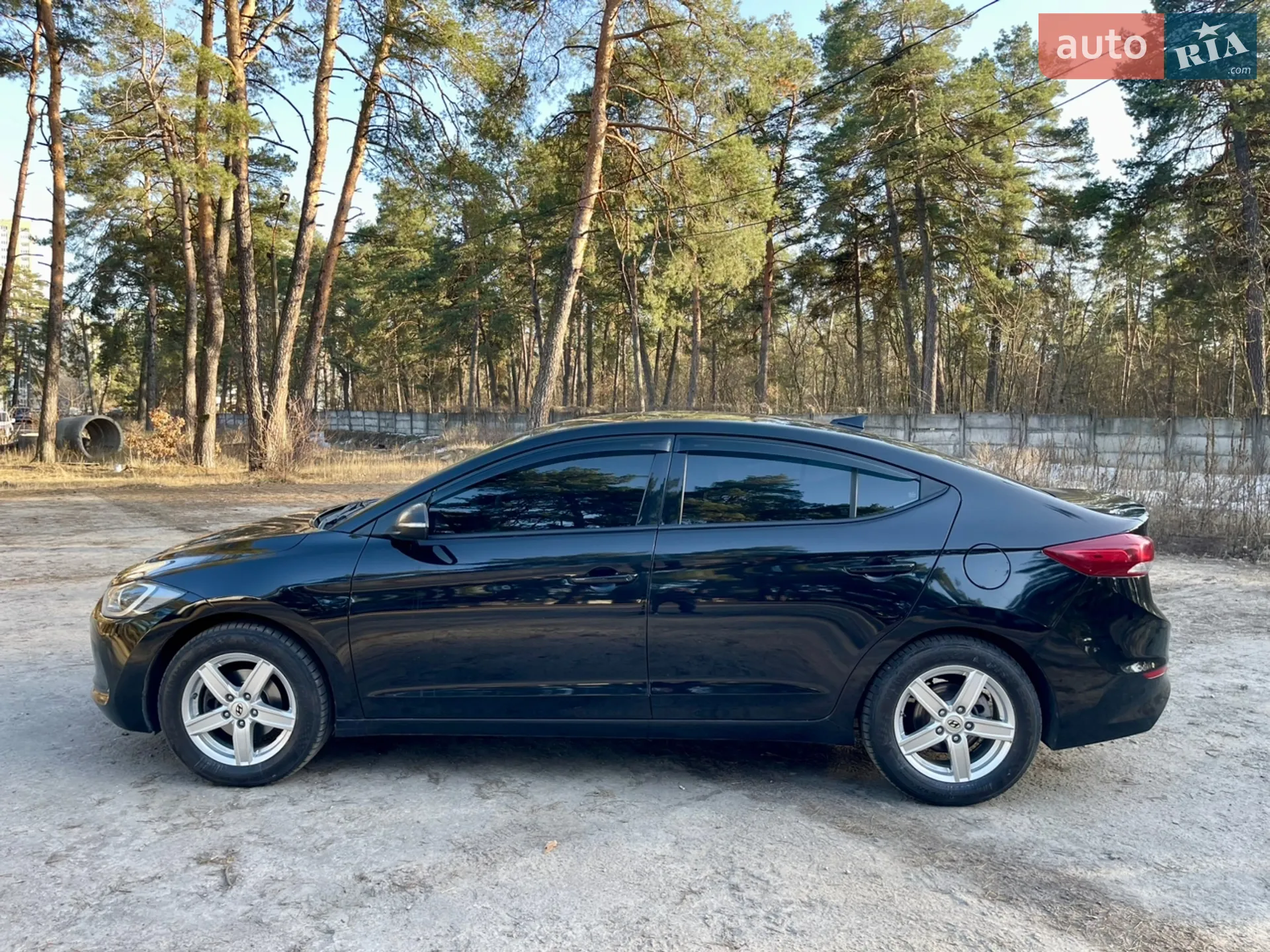 2017 Hyundai Elantra - мініатюра 8