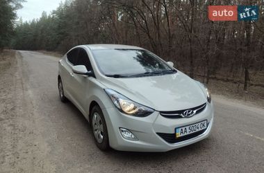 Седан Hyundai Elantra 2013 в Краснограді