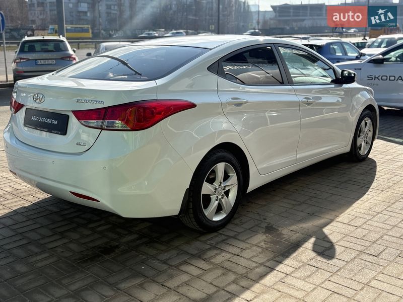 Седан Hyundai Elantra 2012 в Киеве
