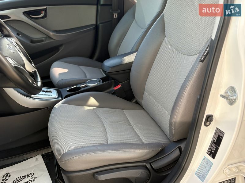 Седан Hyundai Elantra 2012 в Киеве