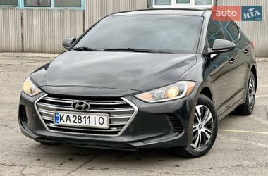 Седан Hyundai Elantra 2016 в Горішніх Плавнях