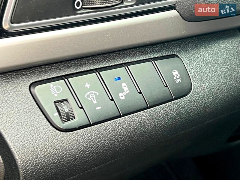 Седан Hyundai Elantra 2016 в Киеве