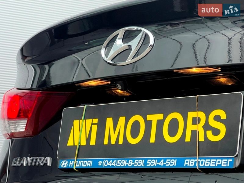 Седан Hyundai Elantra 2016 в Киеве