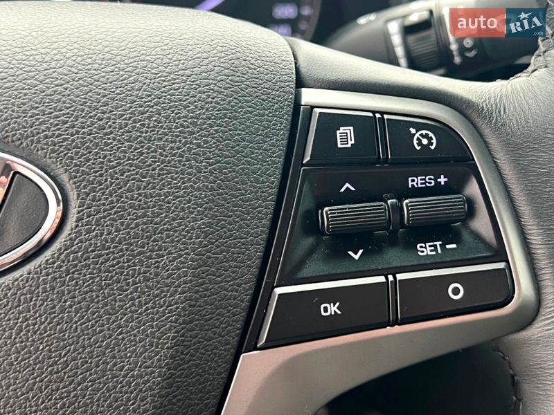 Седан Hyundai Elantra 2016 в Киеве