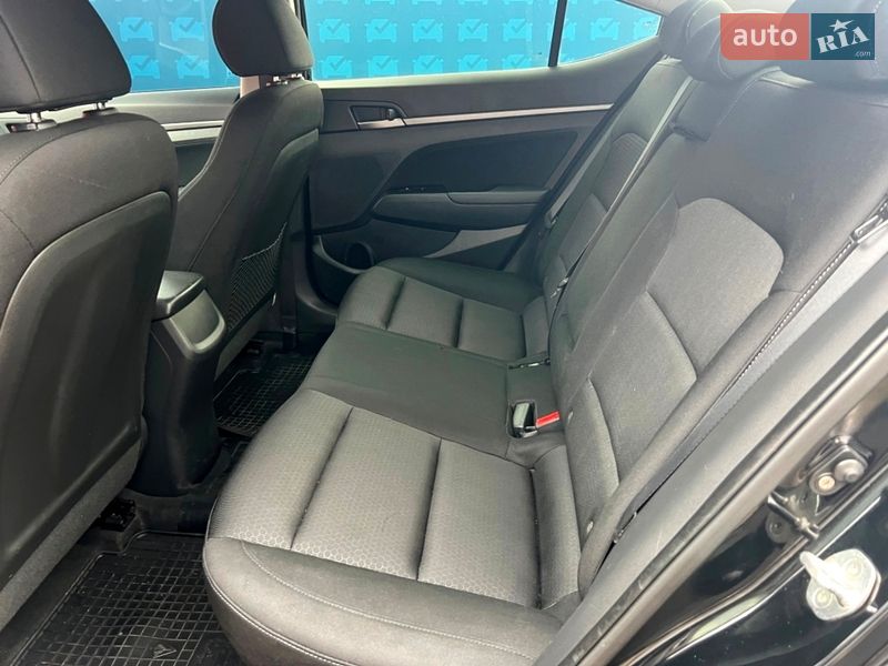 Седан Hyundai Elantra 2016 в Киеве