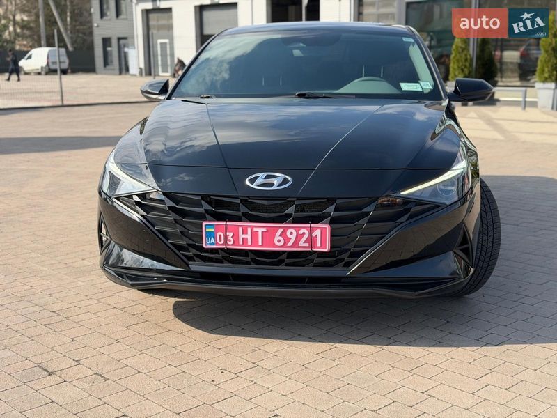 Седан Hyundai Elantra 2022 в Луцке
