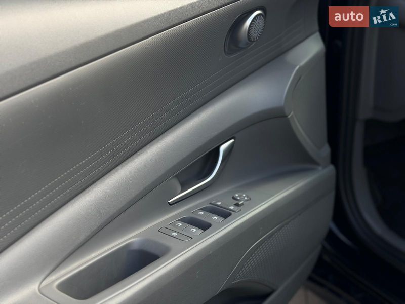 Седан Hyundai Elantra 2022 в Луцке