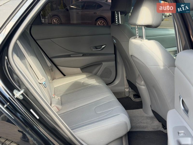 Седан Hyundai Elantra 2022 в Луцке