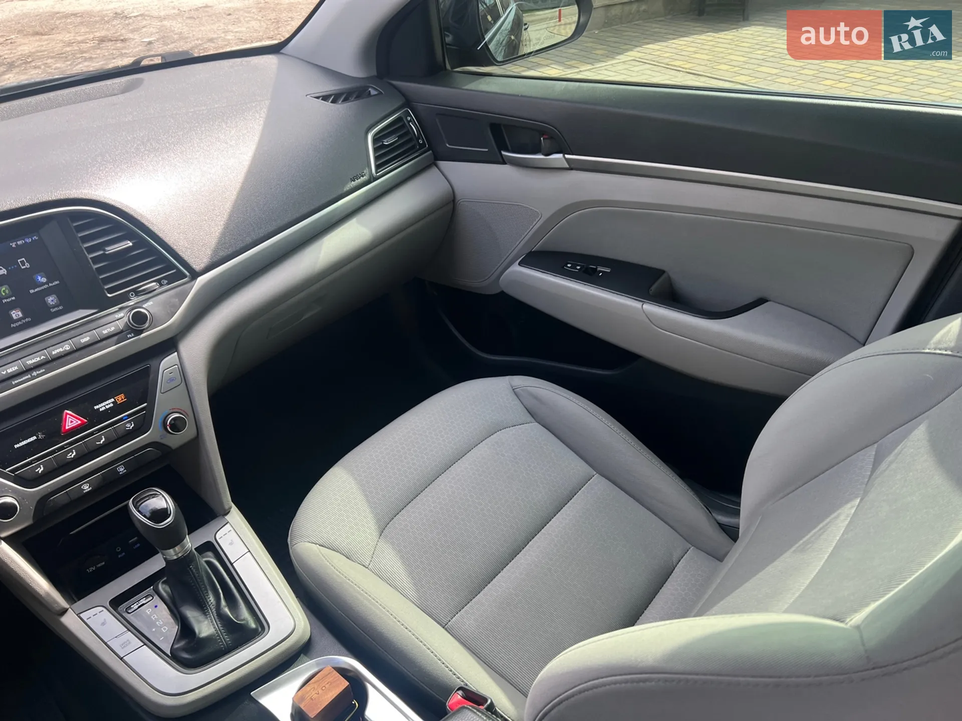2017 Hyundai Elantra - мініатюра 27
