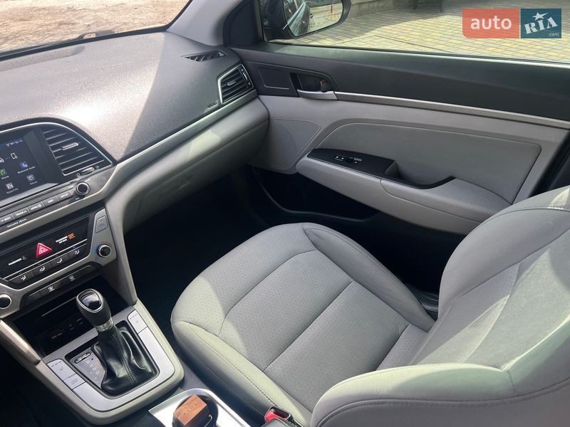 Седан Hyundai Elantra 2017 в Запорожье
