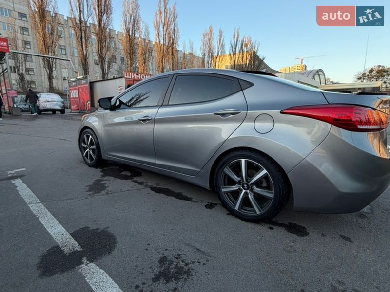 Седан Hyundai Elantra 2011 в Киеве