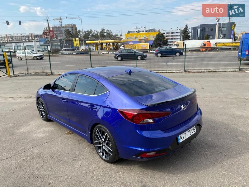 Седан Hyundai Elantra 2019 в Киеве