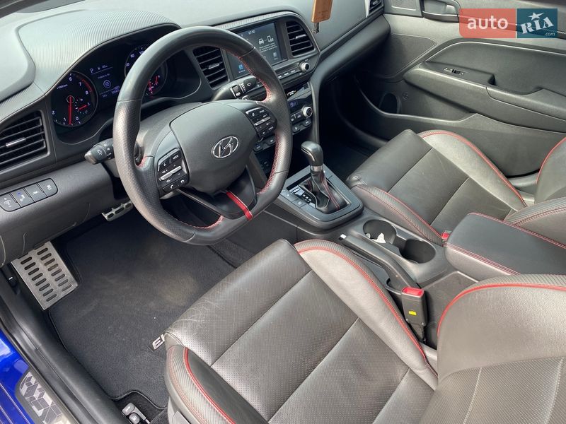 Седан Hyundai Elantra 2019 в Киеве