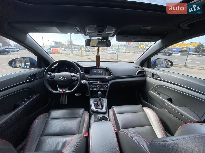 Седан Hyundai Elantra 2019 в Киеве