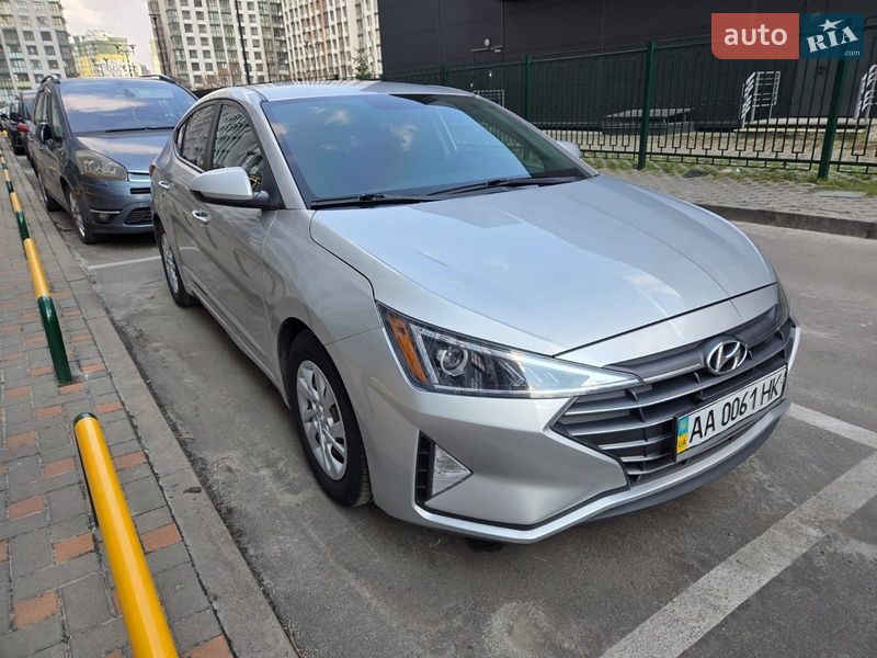 Седан Hyundai Elantra 2018 в Киеве