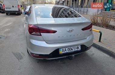 Седан Hyundai Elantra 2018 в Киеве