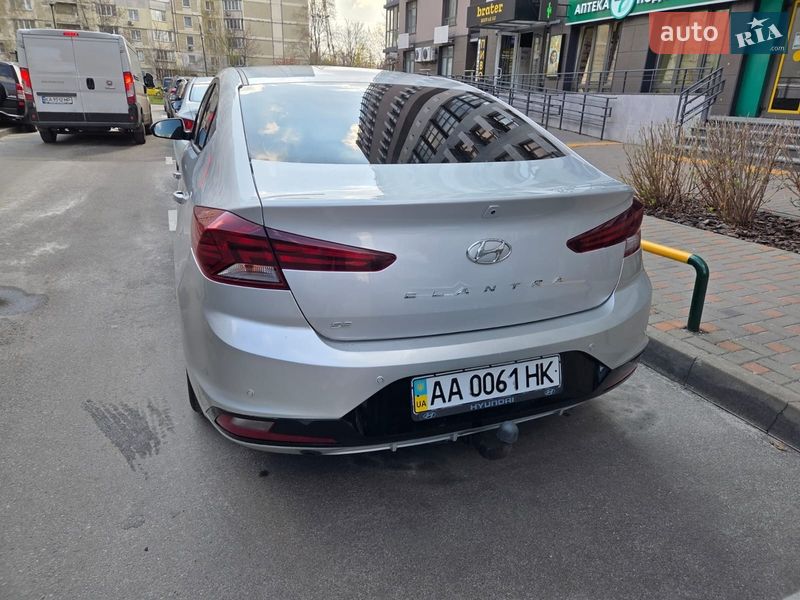 Седан Hyundai Elantra 2018 в Киеве