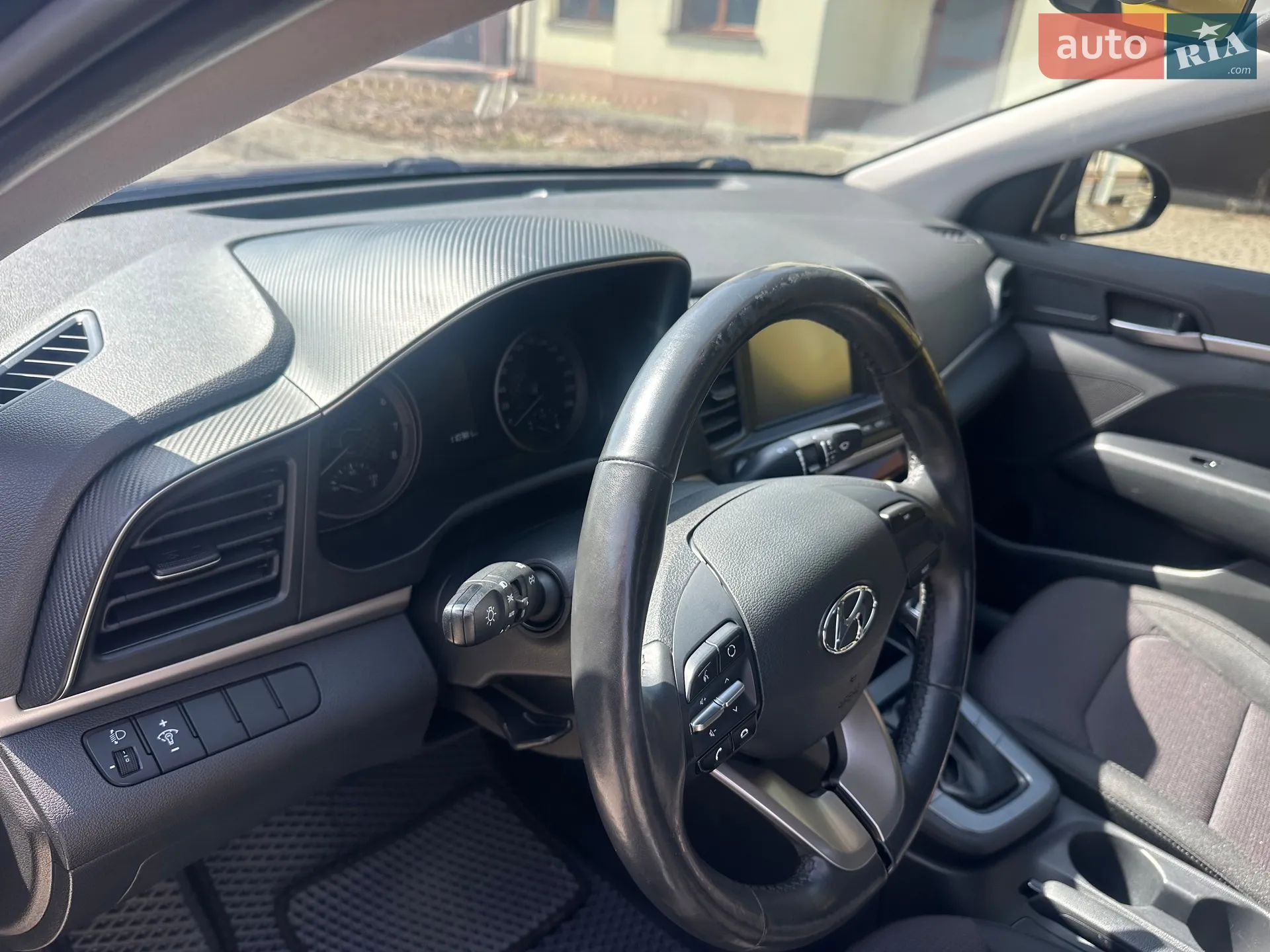2019 Hyundai Elantra - мініатюра 32