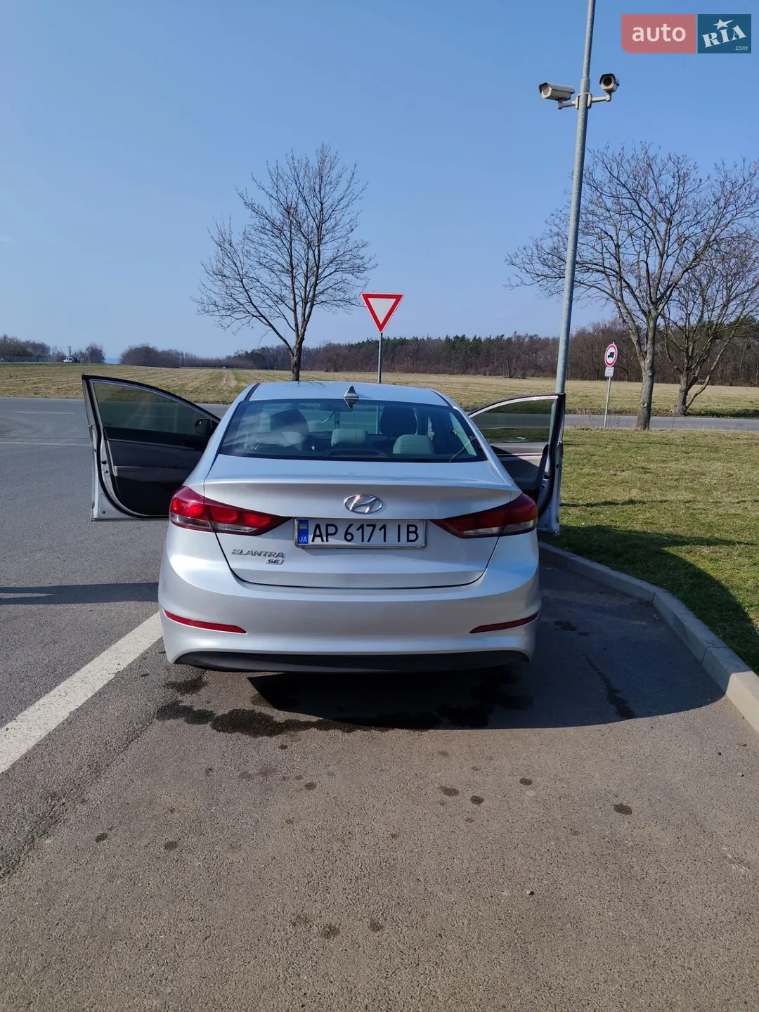 2017 Hyundai Elantra - мініатюра 8