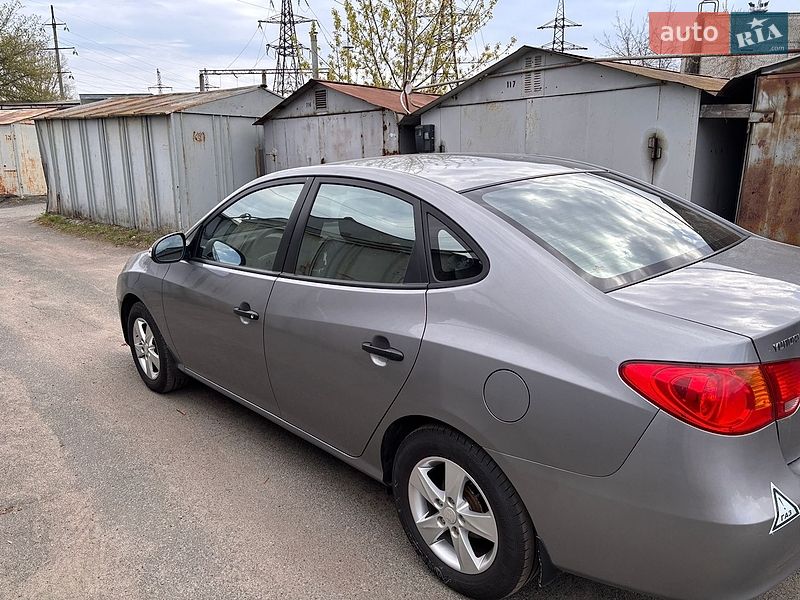 Hyundai Elantra 2011